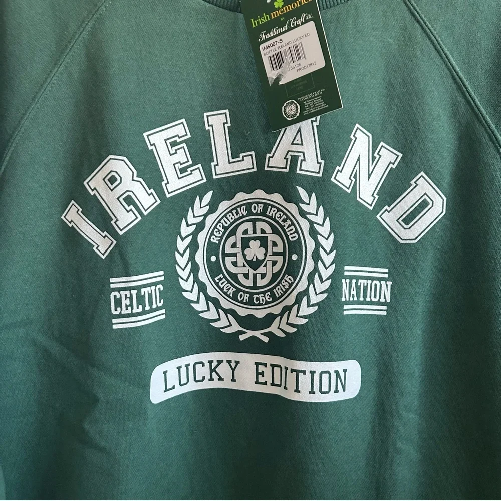 NWT Green Ireland Sweatshirt Size Small - Picture 2 of 5